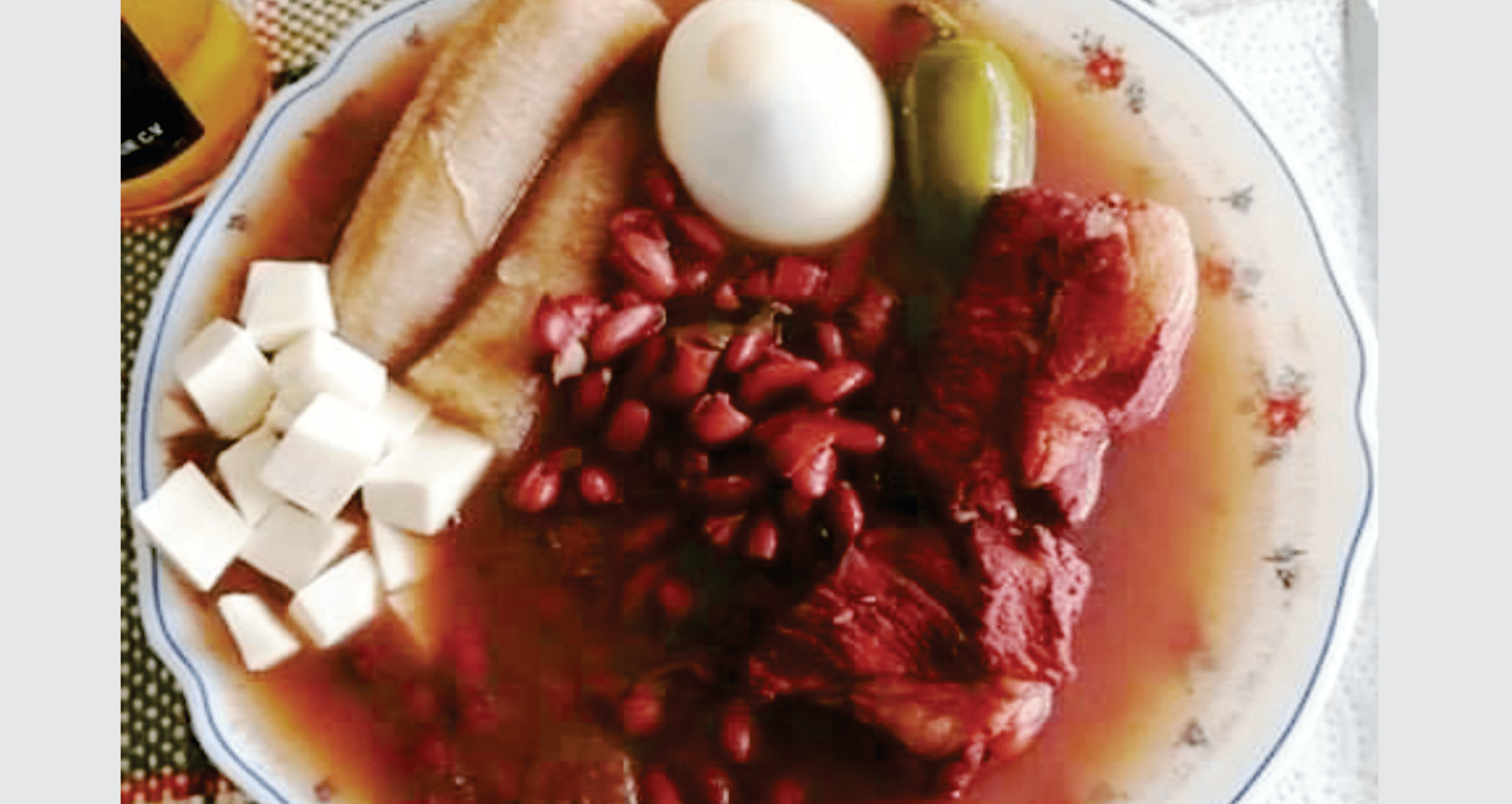 Sopa de frijoles con costilla y huevo / Beans soup with ribs and eggs