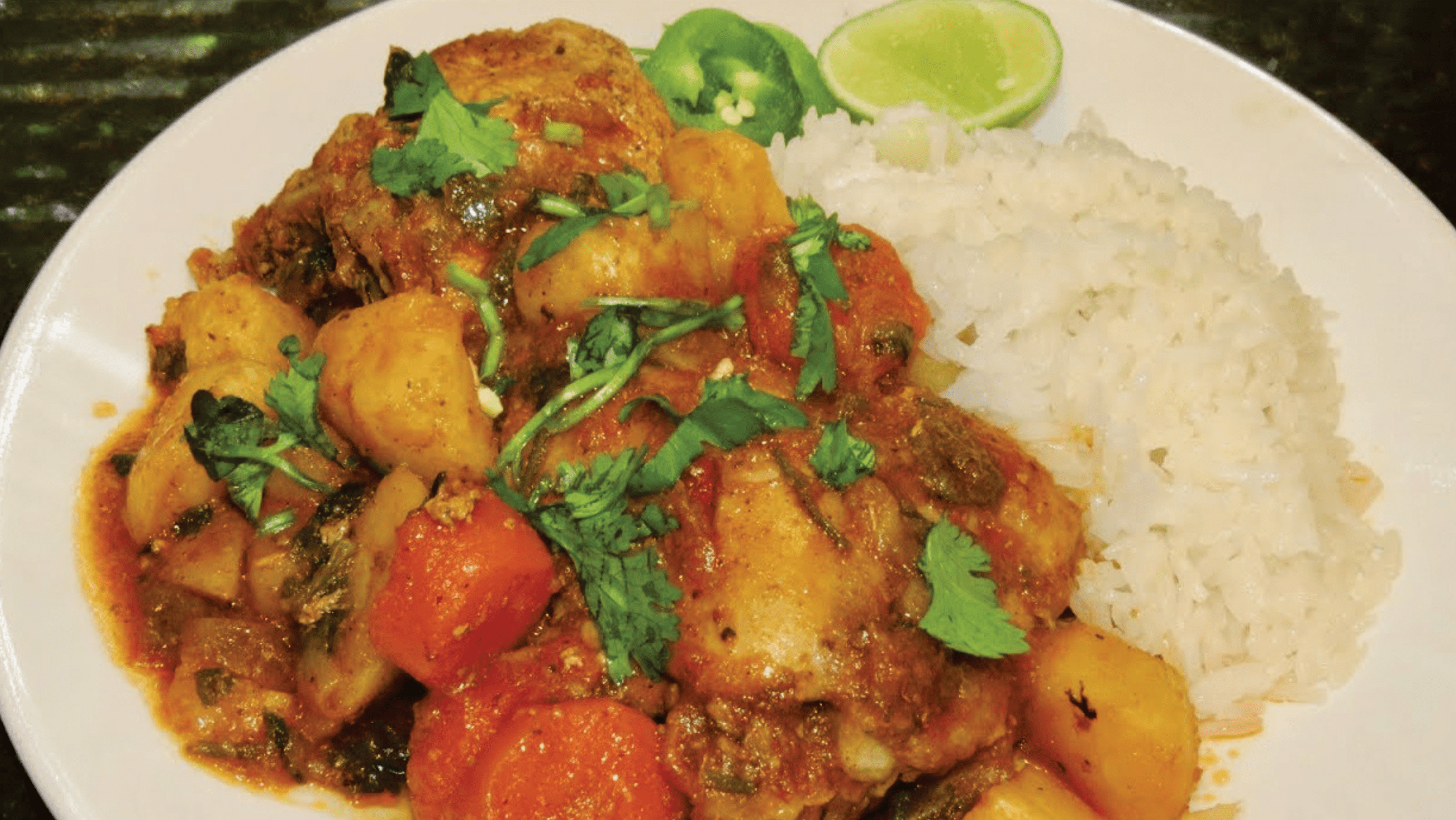 Pollo guisado con papas y zanahoria / Chicken stew with potatoes and carrots